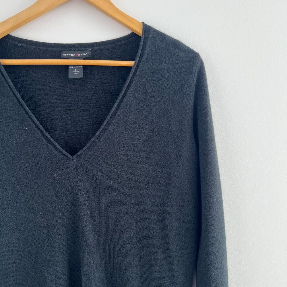 New York & Company Black V Neck‎ Sweater Womens L Minimalist Workwear Classic - Picture 4 of 8
